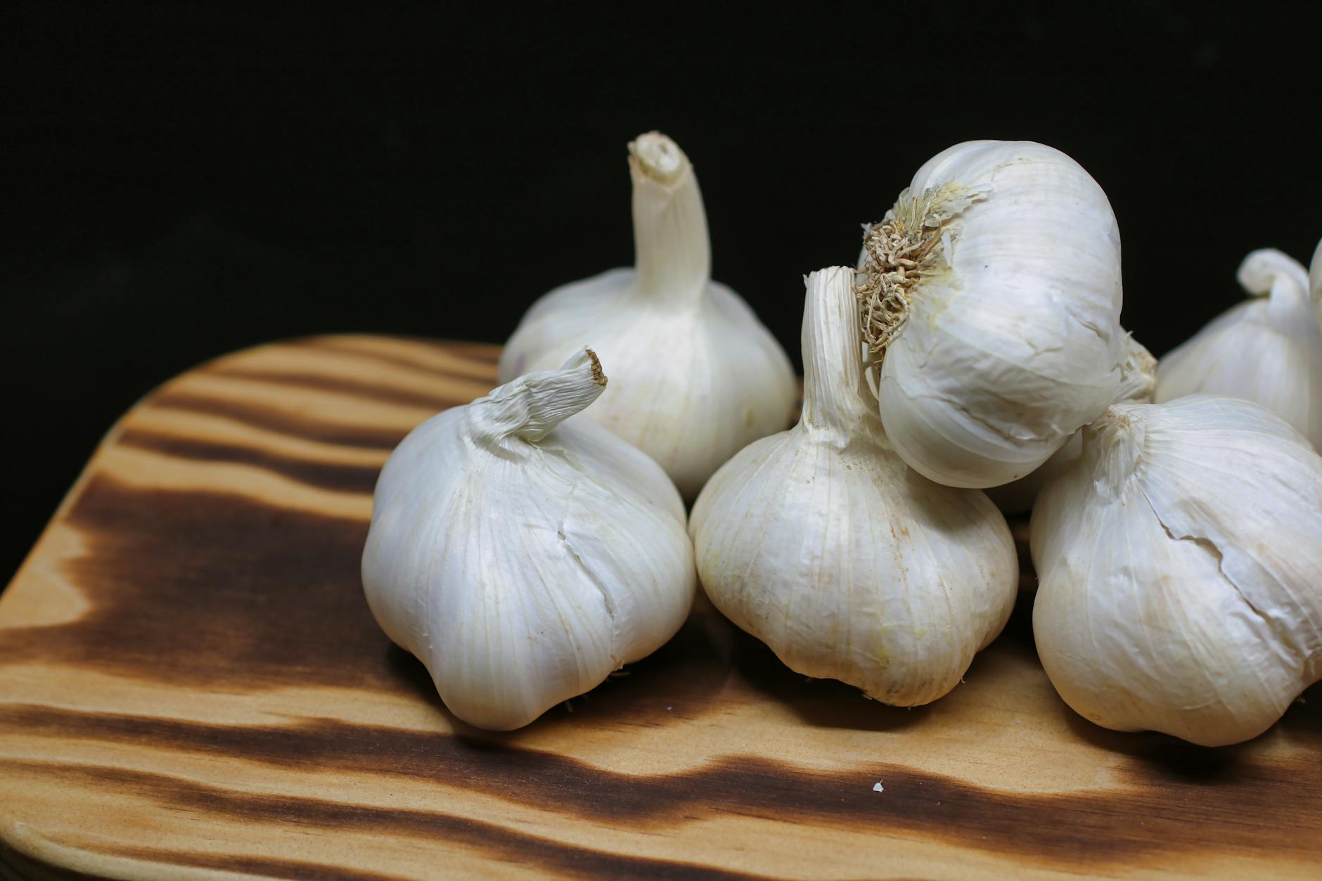 10 Science-Backed Benefits of Garlic