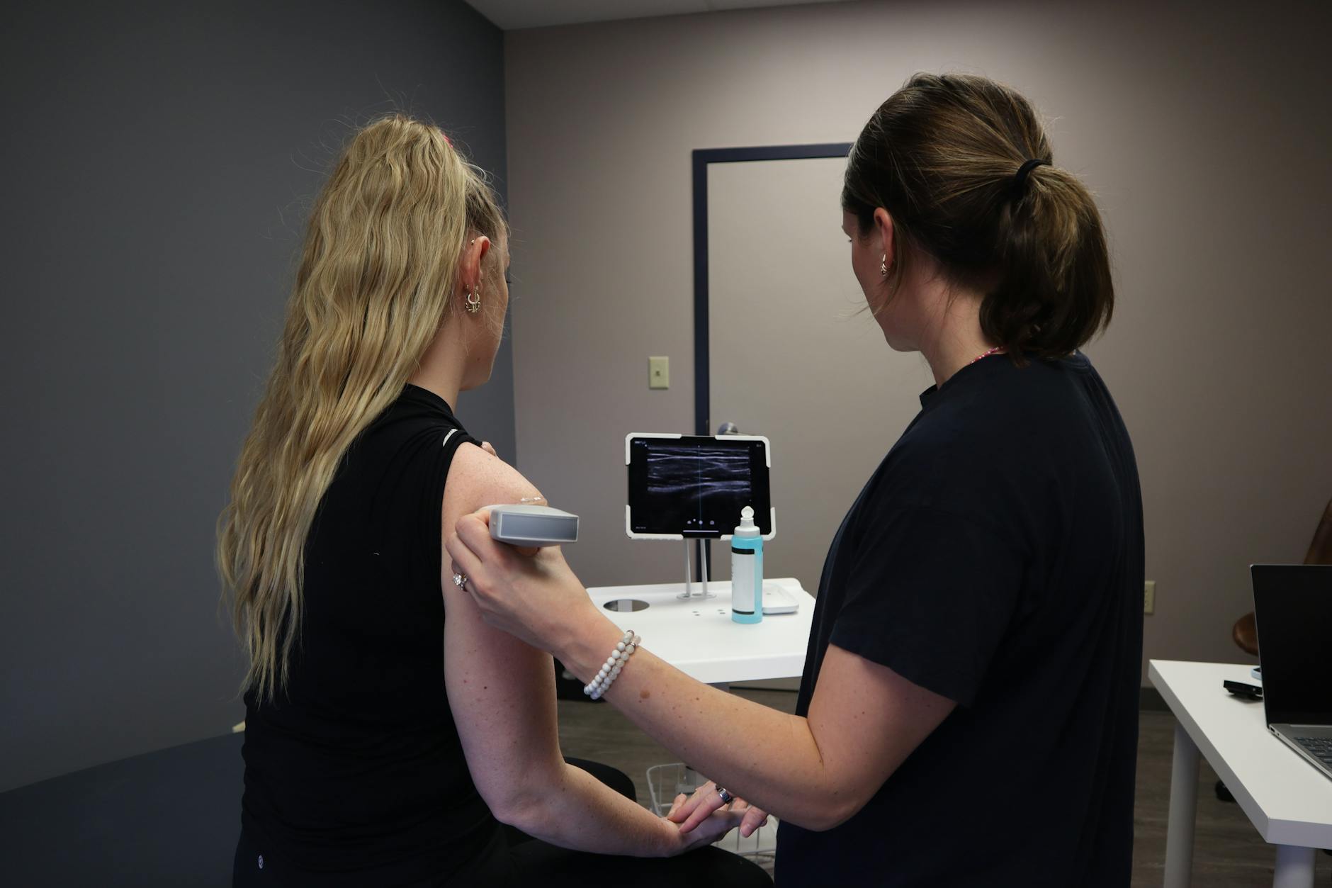 10 Common ACL Tear Symptoms You Should Never Ignore