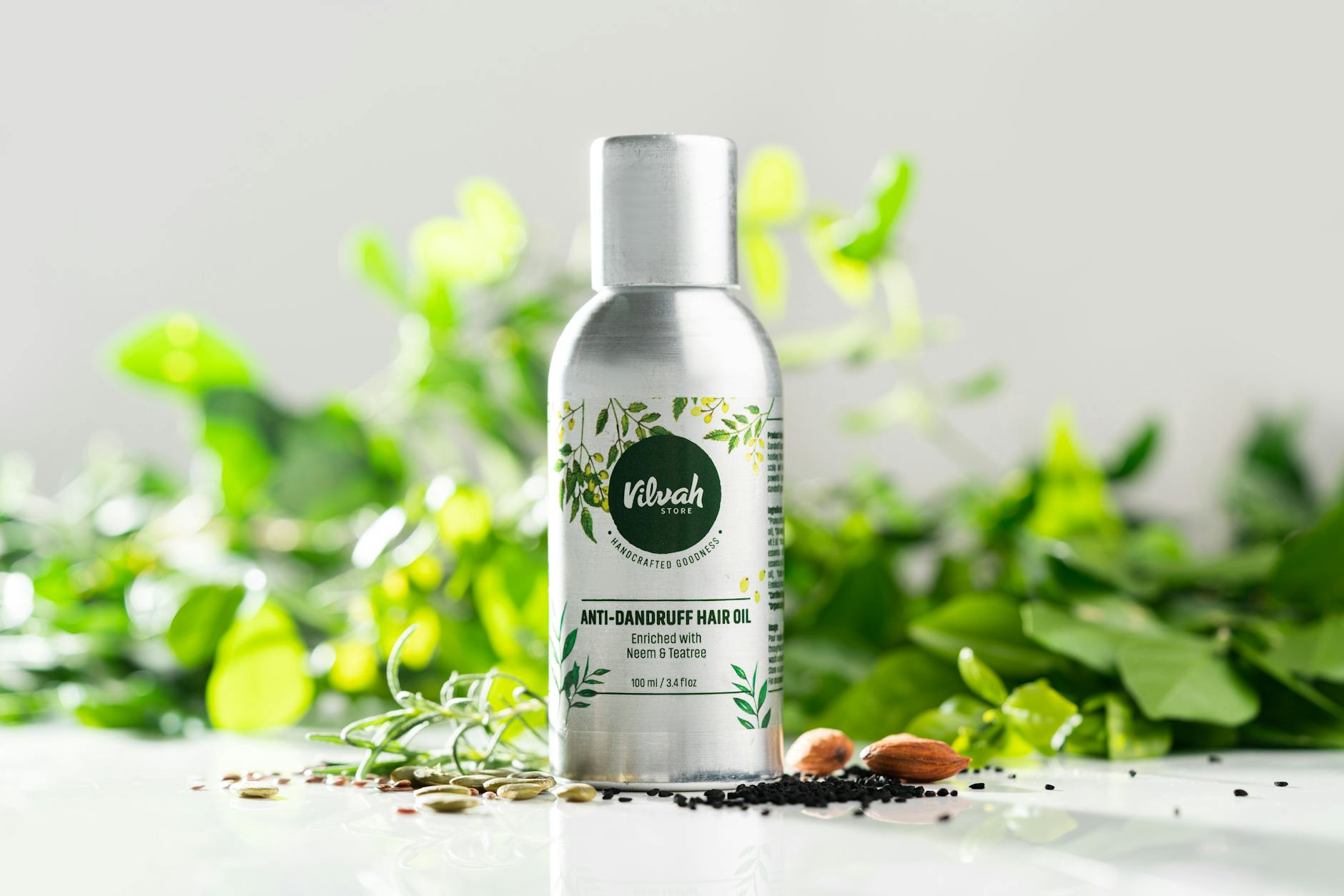 10 Surprising Neem Oil Uses for Health, Skin, and Home