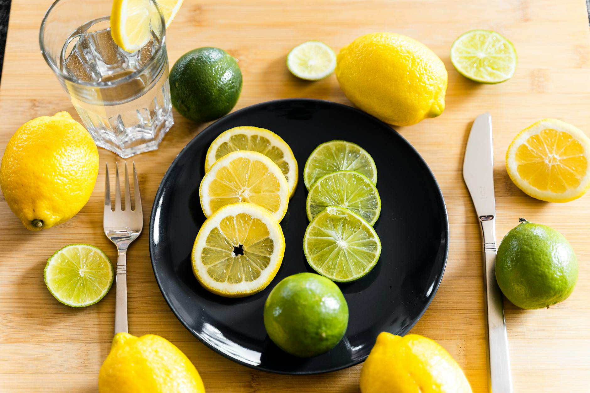 10 Proven Benefits of Lemon Water